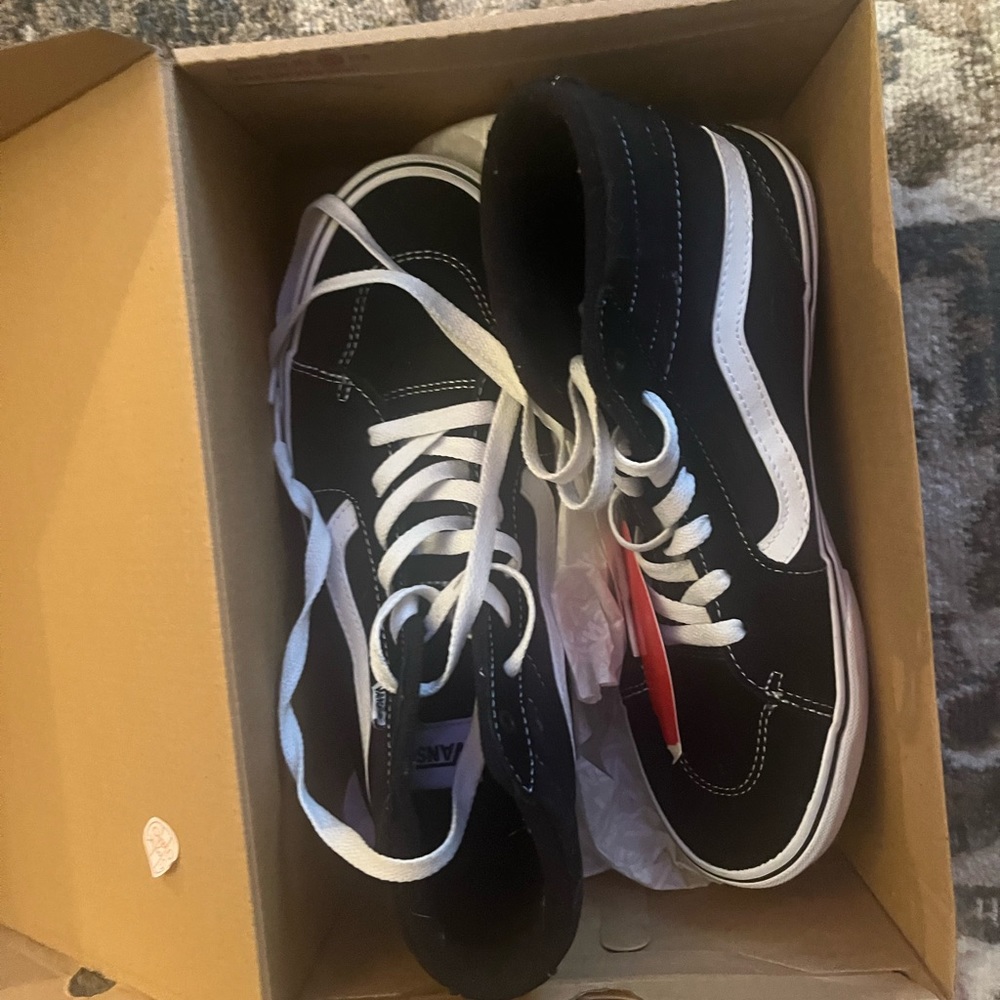 Vans - Picture 3 of 3